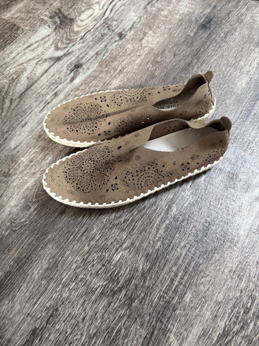 bernie mev. Tan Womens Laser Cut Slip On TW09 40 / 9.5
